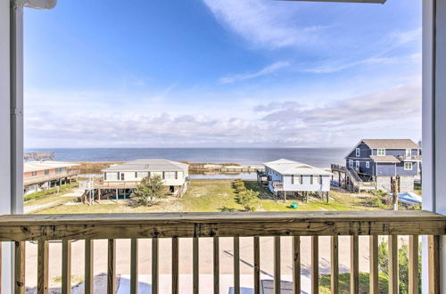 Photo 22 - Luxe Spacious Stilted Home W/kayaks: Walk to Beach