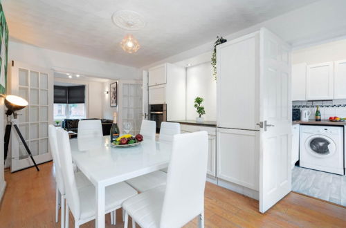 Photo 14 - Stylish Three Bedroom House With Garden in Birmingham Suburb