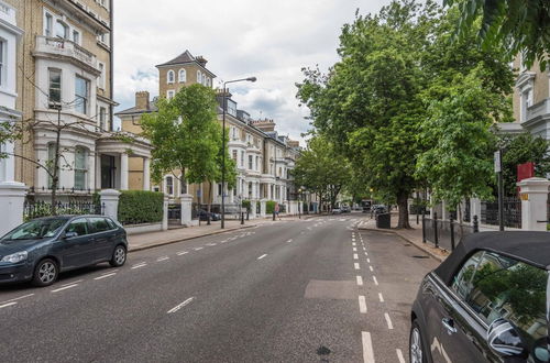 Photo 28 - Lovely Chelsea Home Near The Thames by Underthedoormat