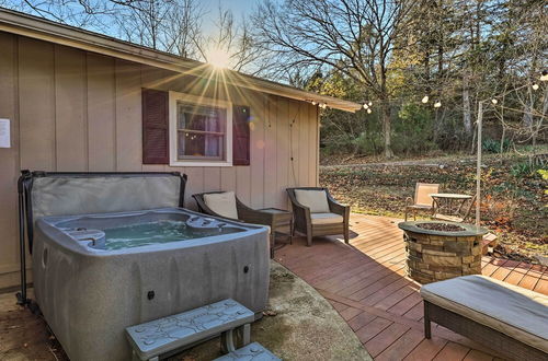 Photo 27 - Holiday Island Home: Hot Tub & Wood Stove