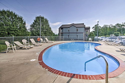 Photo 2 - Walk-in Branson West Condo w/ Balcony, Pool Access