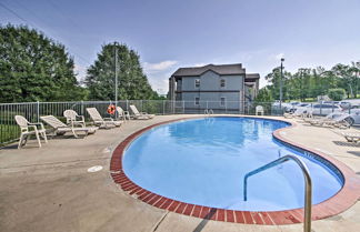 Foto 2 - Walk-in Branson West Condo w/ Balcony, Pool Access