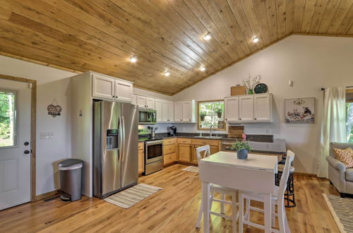 Photo 23 - Sky Blue Overlook - Hot Tub & Screened Porch