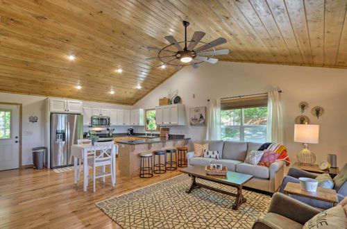 Photo 19 - Sky Blue Overlook - Hot Tub & Screened Porch