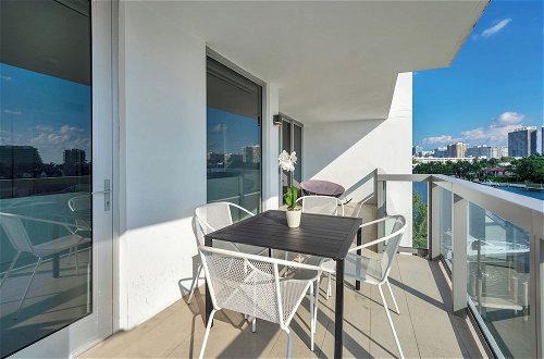 Photo 19 - Stunning 2BR 2BA Bay Harbour with Pool