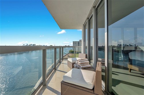 Photo 23 - Stunning 2BR 2BA Bay Harbour with Pool