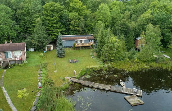 Quiet Spaciou Gorgeous Lakefront Cottage - Photo 36