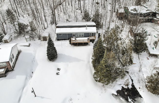 Quiet Spaciou Gorgeous Lakefront Cottage - Photo 33