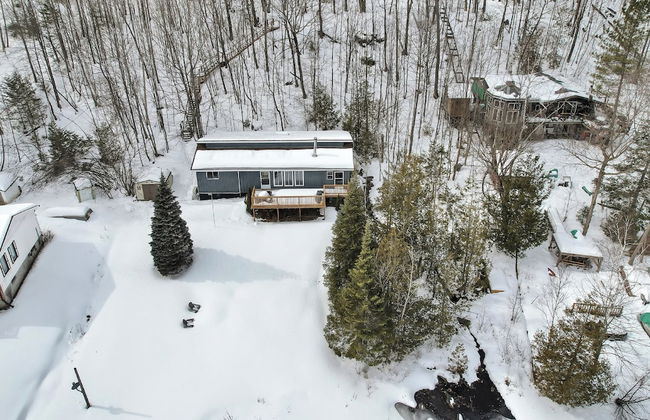 Quiet Spaciou Gorgeous Lakefront Cottage - Photo 32