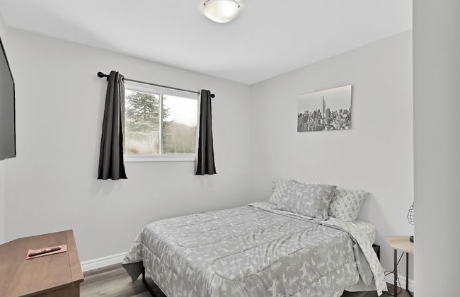 Quiet Spaciou Gorgeous Lakefront Cottage - Photo 4