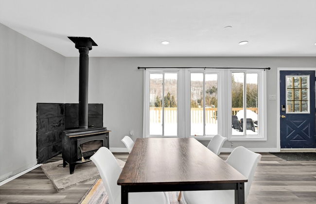 Quiet Spaciou Gorgeous Lakefront Cottage - Photo 23