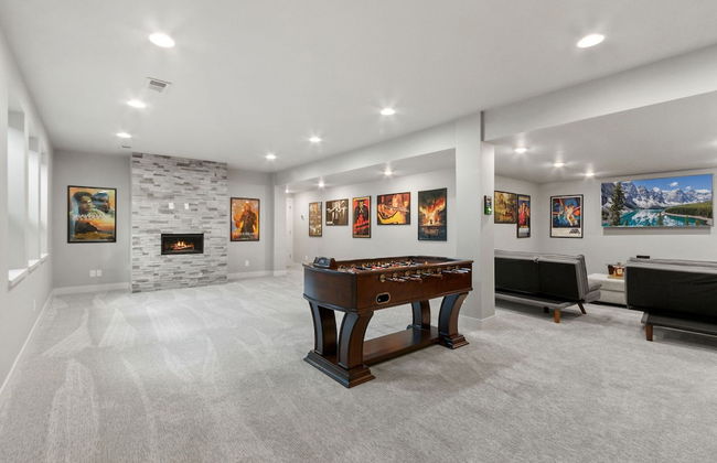 Luxury Home With Spectacular Rocky Mountain Views - Photo 26