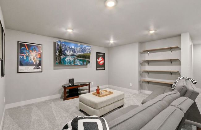 Luxury Home With Spectacular Rocky Mountain Views - Photo 18