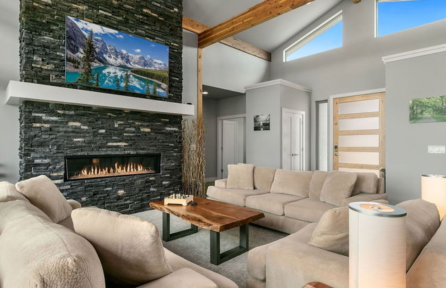 Luxury Home With Spectacular Rocky Mountain Views - Photo 16