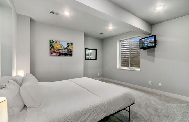 Luxury Home With Spectacular Rocky Mountain Views - Photo 5