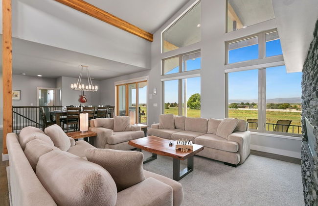 Luxury Home With Spectacular Rocky Mountain Views - Photo 14