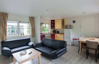 Foto 3 - Tidy Chalet With Dishwasher, Surrounded by Forest