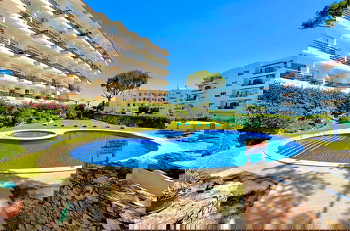 Photo 27 - Vilamoura Palm Tree With Pool by Homing