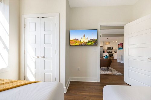 Photo 18 - Fully Furnished 4-Bedroom Condo in NOLA Unit 515