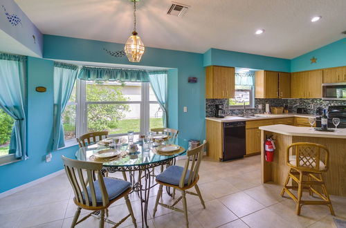 Photo 14 - Vibrant Sebastian Home: Screened Porch + Lake View