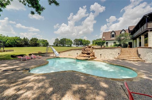 Foto 16 - Luxury Texas Villa on 10 Acres With Pool & Pond