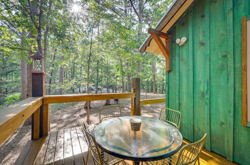 Foto 9 - Pet-friendly Eureka Springs Rental w/ Private Deck