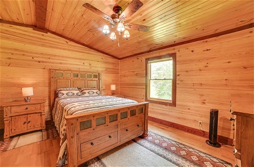 Photo 16 - Cozy Cabin in Hardin ~ 1 Mi to Kentucky Lake