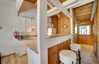 Photo 2 - Mammoth Lakes Vacation Rental: 1 Mi to Ski Area