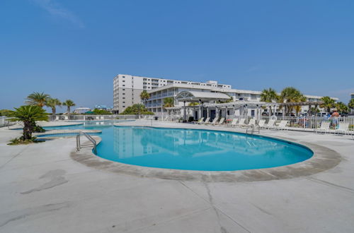 Foto 14 - Gulf Shores Condo w/ Private Balcony on the Beach