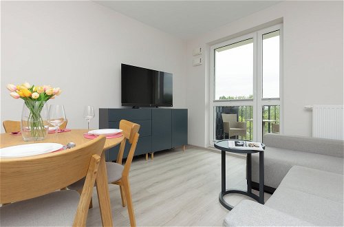 Foto 4 - Comfy Apartment With Parking by Renters