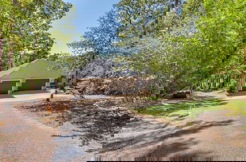 Foto 45 - Luxury Lakefront Retreat w/ Deck & Patio
