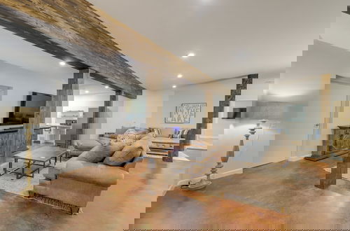 Foto 36 - Luxury Lakefront Retreat w/ Deck & Patio