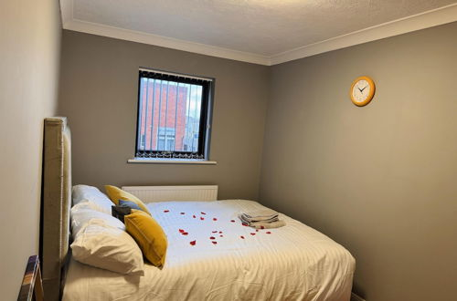 Photo 3 - Stunning 2-bed Apartment in Gosport