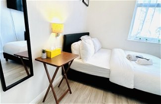 Photo 3 - Immaculate 1-bed Studio in London