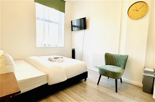 Photo 10 - Immaculate 1-bed Studio in London