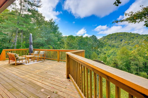 Photo 1 - Pet-friendly Woodlawn Cabin w/ Mtn View & Fire Pit