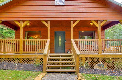 Foto 14 - Pet-friendly Woodlawn Cabin w/ Mtn View & Fire Pit