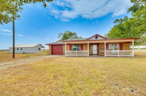 Photo 1 - Quaint Manor Retreat on 10 Acres Near Austin