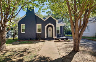 Photo 1 - Bright, Stylish & Walkable Tyler House w/ Deck