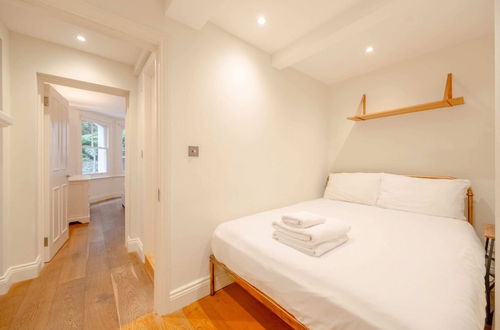 Photo 10 - Gorgeous 2BD Flat With Patio - South Kensington