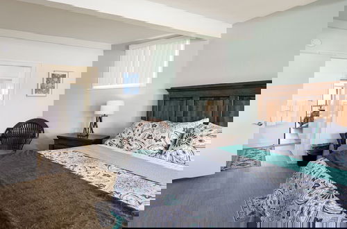 Photo 2 - Beachfront Retreat