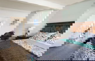 Photo 2 - Beachfront Retreat