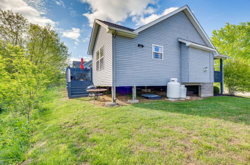 Foto 14 - Cozy Cottage in Taylorsville: Hot Tub & Lake Views