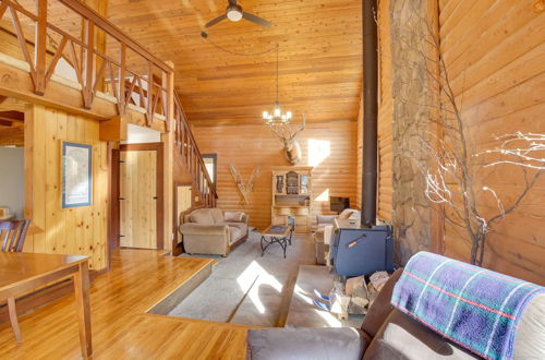 Foto 22 - Log Cabin Rental in Eagle River: Pets Welcome