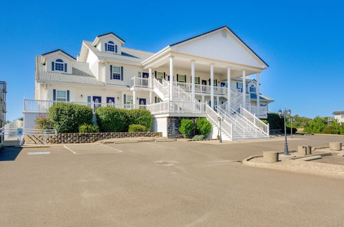 Photo 13 - Ocean Shores Condo w/ Private Tub < 1 Mi to Beach