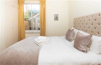 Photo 2 - Modern & Beautifully-lit 1 Bedroom Flat, Sheperd's Bush