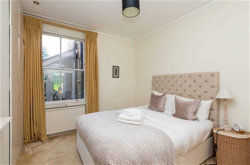Photo 1 - Modern & Beautifully-lit 1 Bedroom Flat, Sheperd's Bush