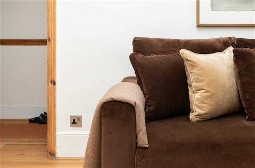 Foto 21 - Modern & Beautifully-lit 1 Bedroom Flat, Sheperd's Bush