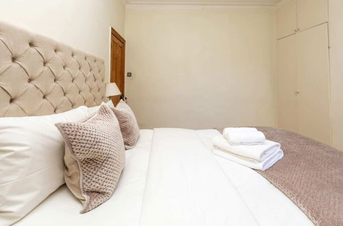 Photo 5 - Modern & Beautifully-lit 1 Bedroom Flat, Sheperd's Bush