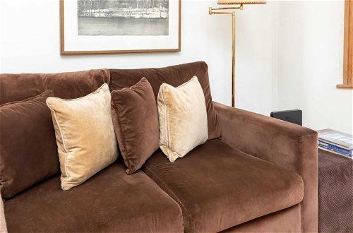 Foto 22 - Modern & Beautifully-lit 1 Bedroom Flat, Sheperd's Bush
